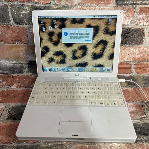 VTG Apple iBook Laptop- TURNS ON Only when plugged in - Picture 4 of 6
